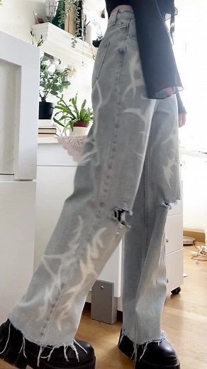 Bleaching my pants ✧･ﾟ: *✧･ﾟ:* | bleaching jeans