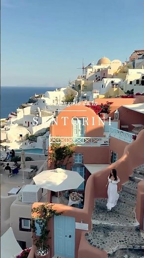 🇬🇷 15 things to do in Santorini ⬇️ ⁣ ⁣ 🍷 Greek wine tasting at Estate Argyros ⁣ ⛵️ Sunset boat