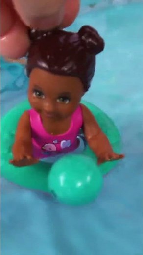 Bebes de Barbie Dia de Piscina