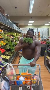 Bodybuilder faces backlash at the supermarket for choosing healthy snacks 🛒💪 #shorts | NDO CHAMP FANS