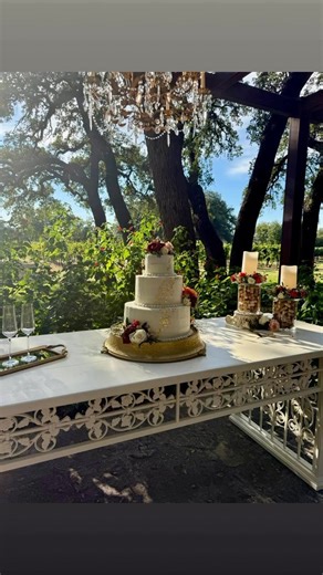 Love was in full bloom this weekend! ✨🤍 Creating this elegant three-tier wedding cake was such a joy — adorned with gold leaf details, soft ivory buttercream, and romantic florals that perfectly matched the beautiful decor! Congratulations to the happy couple! Thank you for letting Sugar’s Sweets be a part of your special day. 🤍 #sugarssweets #christovalvinyard #fallwedding | Sugar’s Sweets