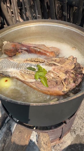 ស៊ុបក្បាលគោ Local cow head soup in Cambodia recipe #food #cooking #cowhead #cookingmethod #foodie