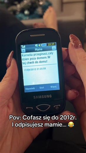 Stary telefon z 2010 roku: SMS-y z przeszłości