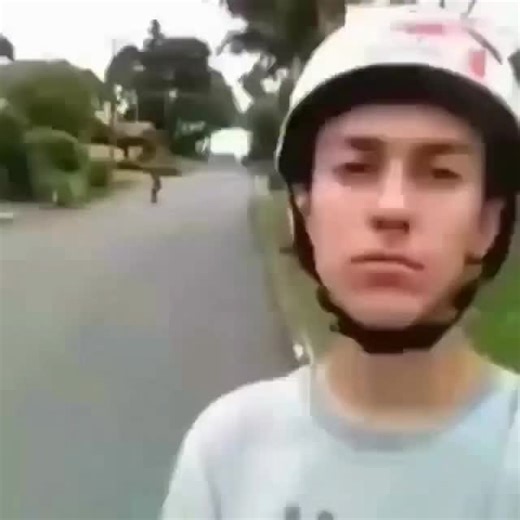 Roger Clips on Instagram: "A tip is the momentary loss of balance that results in a fall, generally caused by distraction, uneven terrain, excessive speed or failure to support. Although common, a fall involves real physical forces, impact and risk, and can range from a simple scare to serious injuries. More than a banal accident, a fall exposes the limits of the body and attention. He remembers that movement requires control, reading the environment and body awareness. Understanding a fall is u