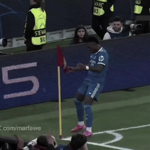 اريد اركص جلي جلي 🕺🏻😹 #ريال_مدريد #فينيسيوس #realmadrid #foryou #دوري_ابطال_اوروبا