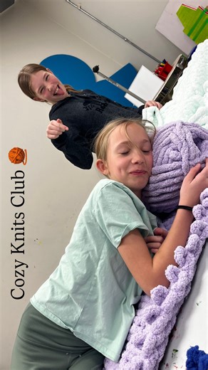 From one strand of yarn to a whole lot of pride 🧶🤍 Our Cozy Knits Club spent 4 classes learning that mistakes happen, tension matters, and cozy is built stitch by stitch. Their first chunky knit blankets are officially complete—and we’re obsessed 🥹✨ 👋 Hey adults! You can get in on the fun too with our Cozy Knits Blanket Workshop (16 ) 📅 Feb 28 & May 2 🧣 Make it. Love it. Take it home the same day. 🔗 Learn more at streamshub.org/ourprograms #dufferincounty #shelburne #community #diyblanket