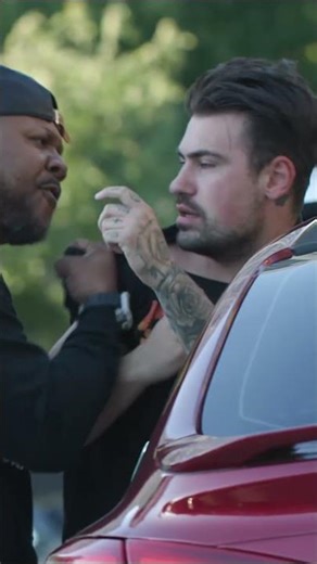 Throwing GANG Signs in the Hood! @TOPNOTCHIDIOTS