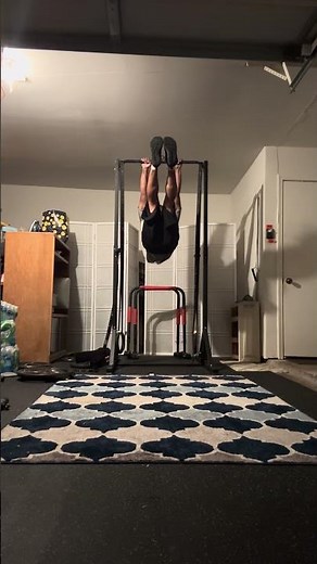 Pull up bar leg raise slow negative challenge strength training #fitover40 #coretraining #hipflexor