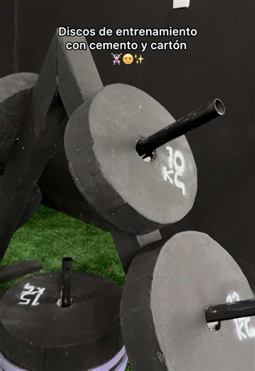 Discos de entrenamiento con cemento y cartón 😍🏋🏻‍♀️ así los puedes realizar 💕 #parati #fyp #gym #motivacion #gymrat