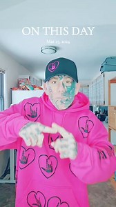 "Bohemian Rhapsody" remix PSE sign #hypnoticsigner #tattooedsignlanguageguy #uniquesigner | Scott Berends