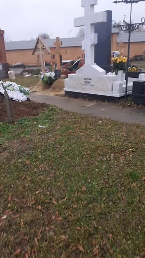 Exploring Unique Gravestone Designs in Cemeteries