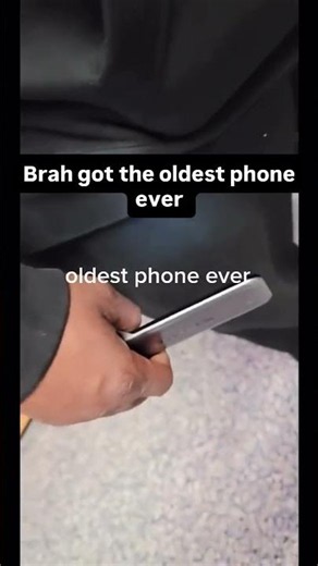 Brah's got a flip phone from the 2000s and it's hilarious #RetroTech #Throwback