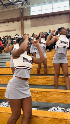 Welcome To The U🙌🏾 on Instagram: "Really our Vibes at the U📣🤏🏾❤️🏀 Lil halftime Fun!! #cheer #highlights"