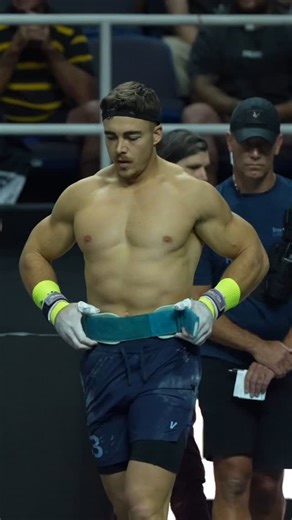 CrossFit España on Instagram: "Calum Clements, el atleta humilde, trabajador que va creciendo a medida que la competición avanza nos regaló ayer momentos súper emocionantes. Remontó en la clasificación y hoy arranca la última jornada ocupando la plaza 12 en la clasificación. 📺 Puedes ver la jornada completa en español en el canal de YouTube de CrossFit España y en la web de CrossFir Games. Ánimo y gracias Calum, nos estás haciendo vibrar, España está contigo ♥️. @crossfitgames @calum_clements 