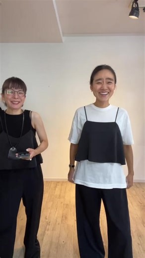 COUDRE(クードル) on Instagram: "金子綾さんと新作のご紹介 9/26(fri)21:00発売スタート 新作 ・コットンT/CD94 black,white,dark gray ・チャームポーチセット/CD198 black ・サテンキャミソール/CD199 black 再入荷 ・リボンヘアータイ/CD19 black ・ギンガムチェックワンショルダートート/CD68 black check ・ランチョンマット/CD75 black check"