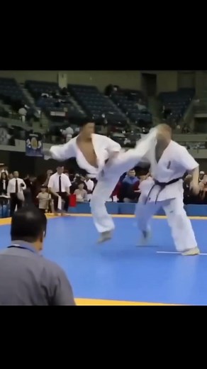 Explosive with the left. Explosive with the right. 🦶 💣 @jo_miyahara 🇯🇵 will be the first Japanese karateka to fight in Karate Combat. He will face Leo Valdivia 🇳🇮 at #KC40 on June 24 | Karate Combat