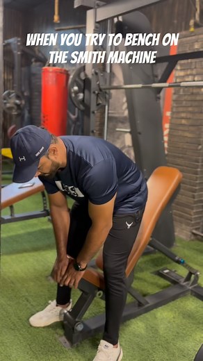 Smith machine bench setup = Modern-day Rubik’s cube… #abswellness #gym #gymreels #gymhumor #gymtips #fitness #health #smithmachine #benchpress | ABS Wellness Club | Facebook