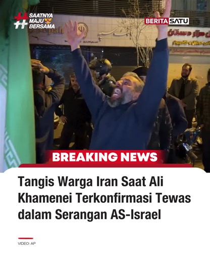 Warga Iran turun ke jalanan kota Teheran pada Minggu (1/3/2026) setelah media Iran mengkonfirmasi bahwa Pemimpin Tertinggi Ayatollah Ali Khamenei tewas dalam serangan yang dilancarkan Amerika Serikat dan Israel. Khamenei tewas dalam serangan besar-besaran yang menimbulkan ketidakpastian tentang masa depan Republik Islam Iran dan meningkatkan risiko ketidakstabilan regional. Simak berita selengkapnya di BeritaSatu.com, BeritaSatu TV, YouTube BeritaSatu dan unduh aplikasi BeritaSatu di iOS dan App