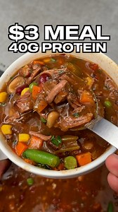 [ SAVE ] Hearty Beef & bean soup using Land Herb & Garlic blend! Comment “recipe” and I’ll send it to you. You can keep it simple and cook it in an #instantpot or sear it then slow cook. Either method works. Each serving delivers 40g protein and is right around $3 per serving. This soup is a powerhouse of flavor and energy! Share with a friend. Full recipe and my spice blends on fitmencook.com. Boom. (traduccion abajo) — https://fitmencook.com/recipes/hearty-beef-bean-soup-recipe/ — [ GUARDA ] ¡