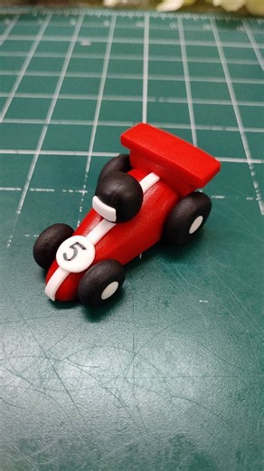How to make formula one car with fondant / fondant formula one car making . . . Hi this is the easiest way to make fondant formula one car . . . #fondant #fondantcar #fondantdoll #fondantfigurine #cake #caketopper #cakes #cakeart #cakeartist #cakedesign #cakedecorating #birthdaycake #weddingcake #gumpaste #modellingchocolate | Antony Bidesh