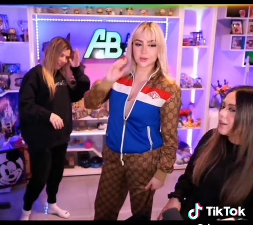 Clips de Ari Gameplays y Rivers