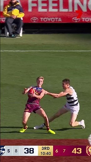Jeremy Cameron with the heroic tackle 🤯 #australianfootballleague
