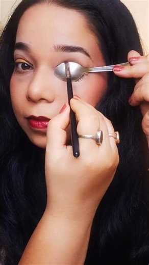 Try This Viral Spoon EyeMakeup Hack