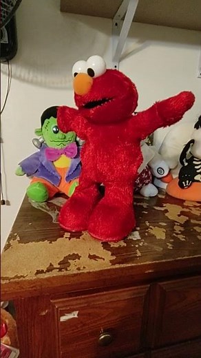 Fisher Price animated Hokey Pokey Elmo from 2002 (Plays The Hokey Pokey)