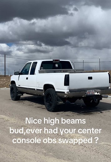 People need to learn how to properly aim there headlights #albertatrucks #obschevy #calgarytrucks #trucksoftiktok #trucktok #calgary