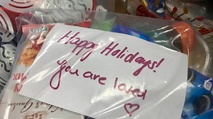 'Makes me feel like I have hope': Strangers write holiday cards to the homeless