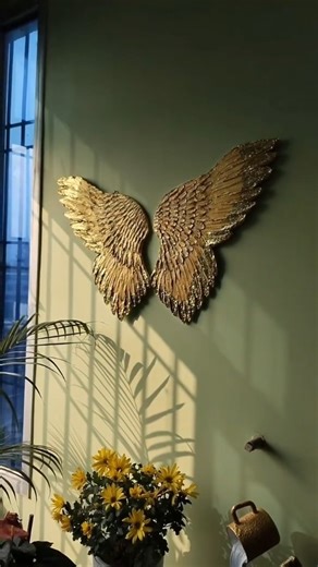 Soni Supriya on Instagram: "DIY GOLDEN ANGEL WINGS✨ 🪽 . . . New Beginnings , New Energy 🌟🔥 . . . Materials used - cardboard, masking tape, texture paste, sculpture paste, metallic gold colour, metallic gold leaf #AngelWingsArt #TexturedArt #CardboardArt #WasteToArt #BestOutOfWaste #HandmadeCraft #CreativeReuse #DIYArt #CraftReels #ArtFromWaste Golden angel wings | Textured art | Gold foil art | Cardboard art | Waste to art | Mixed media art | Metallic gold finish | Sculpture art"