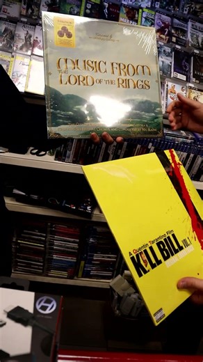 Винил в магазине денди