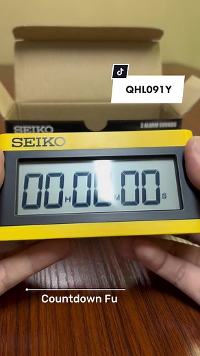 Seiko QHL091Y Battery Operated Clock in Plastic Case