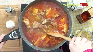 150K views · 5K reactions | Jeste li probali ovaj krompir paprikaš sa svinjskim rebrima? Mene je recept oduševio! | Moja kuhinja Tanja | Facebook