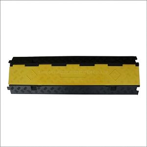 [Hot Item] 1000*300*50 mm Heavy Duty 3 Channels Flexible Floor Cable Protector Guard