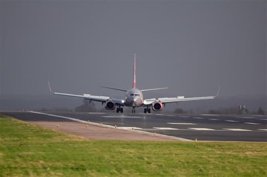 Warning issued for those travelling to East Midlands Airport this week – with closures in place along busy routes