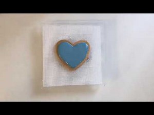 How to use the cookie turntable to decorate a sugar cookie