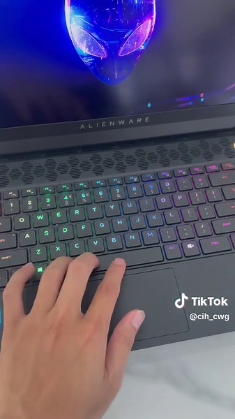 Dell Alienware M15 R6 Gaming Laptop Overview