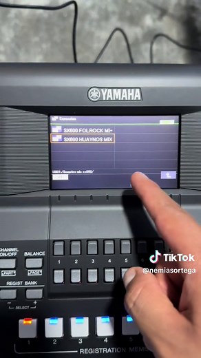 Cómo cargar ritmos en Yamaha PSR SX600