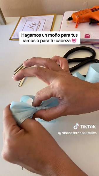 Cómo hacer un moño con listón satinado