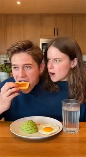 How Does a Two-Headed Person Make Decisions? #bodymysteries #rarephenomenon #mindblown