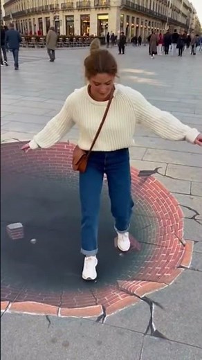 This 3D chalk art is absolutely INSANE!She almost fell into the "hole" #StreetArt#3DArt#ChalkArt