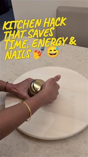 Grandma’s Secret Hack to Open Any Tight Lid 💡 #lifehacks #homehack #kitchenhacks #ytshorts