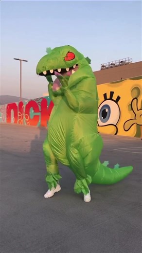 Reptar x Renegade 🦖 #renegade #rugrats #90s #dance #moves #reptar #dayattheoffice @_.xoxlaii