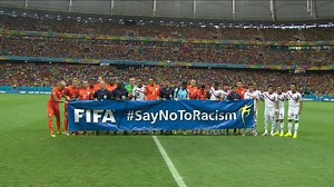 Holanda e Costa Rica esticam faixa na campanha contra o racismo