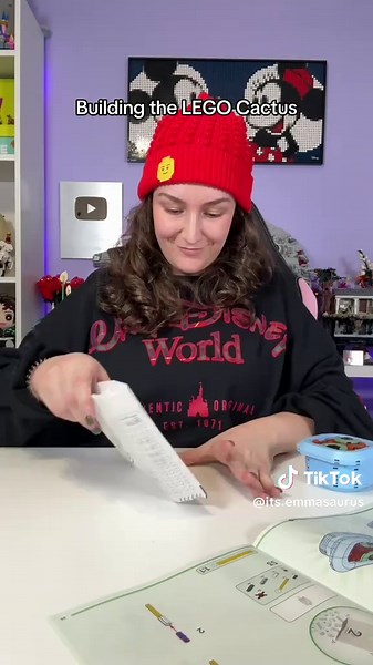 looks a lot better once it’s built but not my favorite LEGO flower by any means. It’s still cute though! Thank you LEGO for this #gifted LEGO set ❤️ #rlfm #reviews #11509