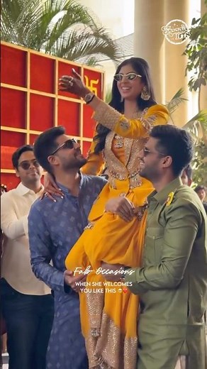 Bride Welcomes Groom with Beautiful Dance on Palki | Wedding Dance | Romantic Dance | Couple Goals