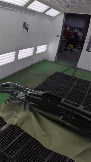 A flawless finish starts with precision. Joel (@olie__olie_paintz ) showcases the unmatched clarity and smoothness of a glass-clear coat, powered by the Apollo PRECISION-6 PRO HVLP system. Built for professionals who demand control, consistency, and results that speak for themselves. Made in the USA. Trusted since 1966. | Apollo Sprayers HVLP