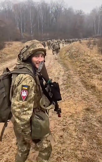🇺🇦Ukrainian soldiers still moving to the front lines. Don’t forget to wish them safety & victory 🙏 | Ukraine Breaking News