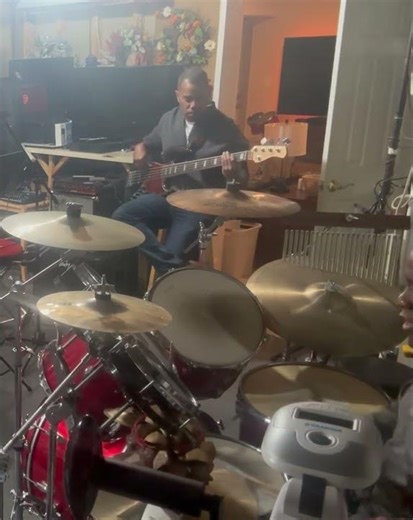 Go-Go Bass and Drumming to Hello